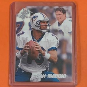 Dan Marino [Retail] #73 1998 Playoff Absolute Football Trading Card